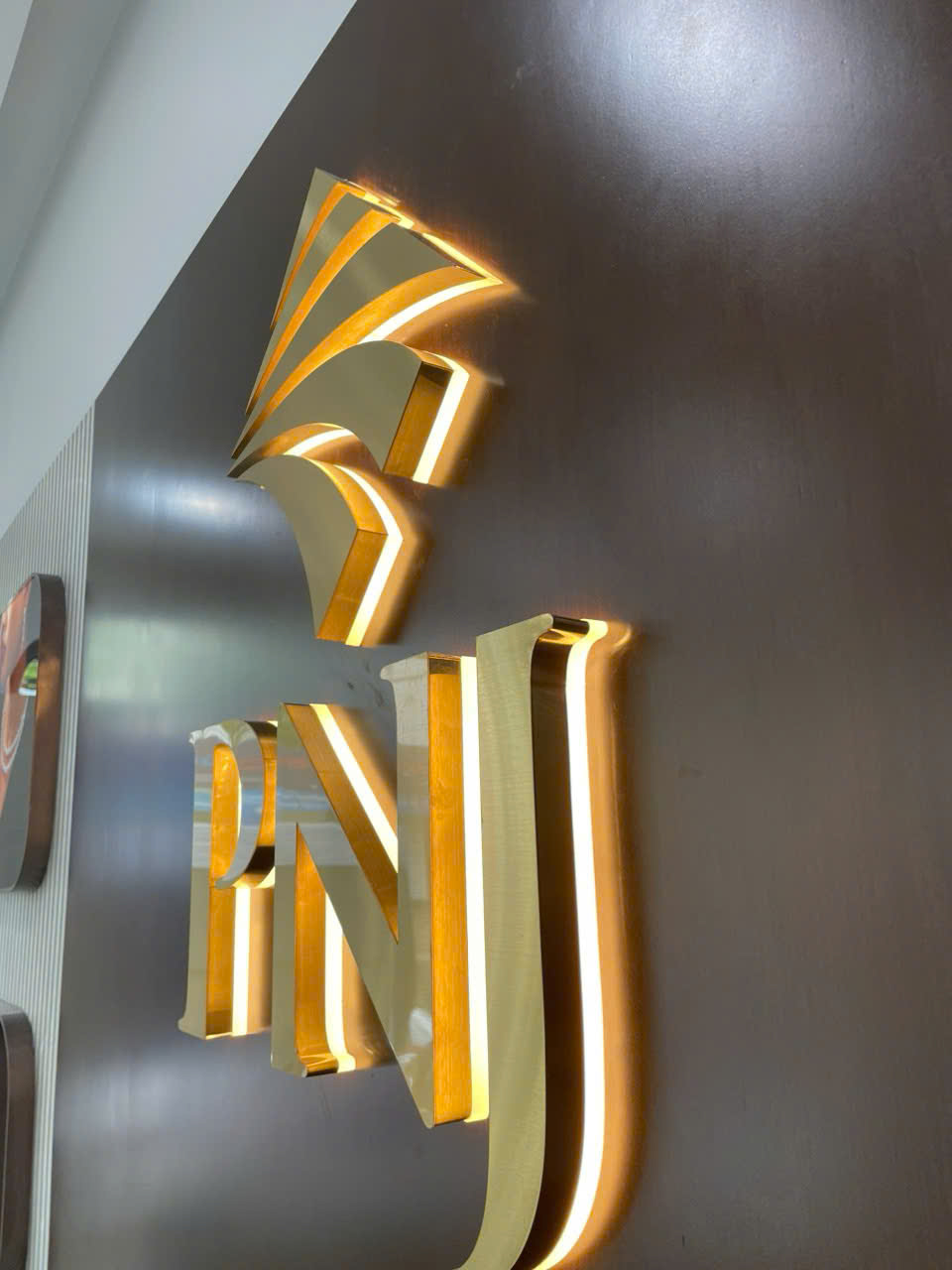 các mẫu alu cho showroom