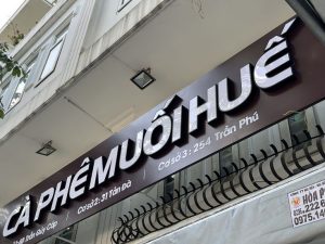 Biển alu chữ nổi